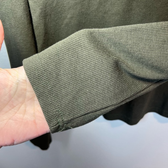 Ruffle Long Sleeve Ribbed Blouse Shirt Olive Green Ruffle Neck & Shoulder Medium - Picture 5 of 12